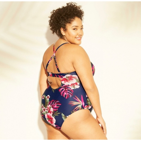 Kona Sol Cross-Back Keyhole Strap One-Piece Swimsuit - Picture 2 of 9